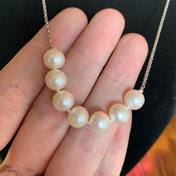 8mm Hand Knotted Pearls (7) on an Italian Sterling Silver 925 16” Neckla… - Picture 1 of 4